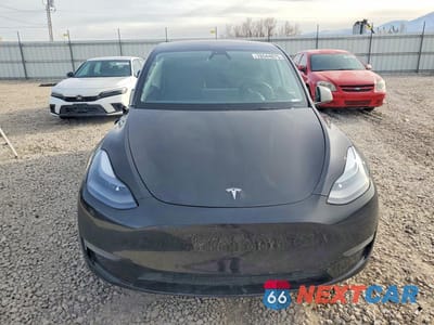 Piąte zdjęcie samochodu w środku: 2025 TESLA MODEL Y VIN:7SAYGDEE4SF301324 - miniatura