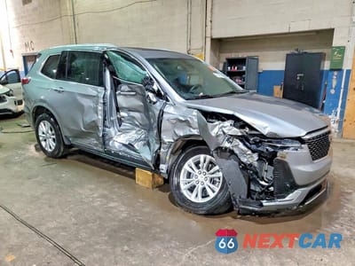 Czwarte zdjęcie samochodu z boku: 2025 CADILLAC XT6 LUXURY VIN:1GYKPBR43SZ151087 - miniatura