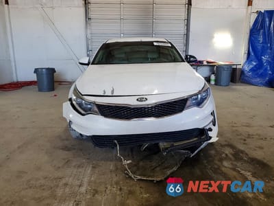 Piąte zdjęcie samochodu w środku: 2018 KIA OPTIMA VIN:5XXGT4L38JG264554 - miniatura
