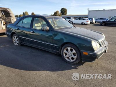 Czwarte zdjęcie samochodu z boku: 2002 MERCEDES-BENZ E 320 VIN:WDBJF65J42B477365 - miniatura