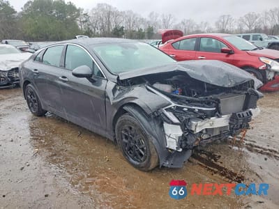 Czwarte zdjęcie samochodu z boku: 2026 KIA K5 LXS VIN:KNAG24J76T5434407 - miniatura