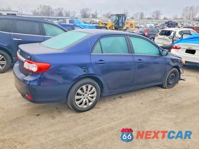 Trzecie zdjęcie samochodu z tyłu: 2013 TOYOTA COROLLA BASE VIN:2T1BU4EE1DC073771 - miniatura