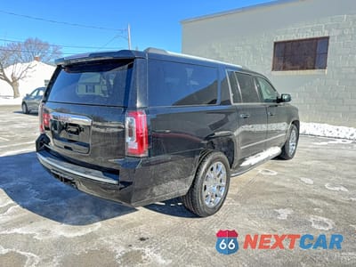 Czwarte zdjęcie samochodu z boku: 2018 GMC YUKON XL DENALI VIN:1GKS2HKJXJR144518 - miniatura