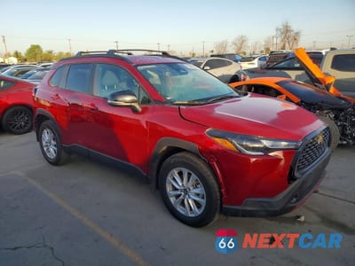 Czwarte zdjęcie samochodu z boku: 2025 TOYOTA COROLLA CROSS LE VIN:7MUCAAAG5SV135668 - miniatura