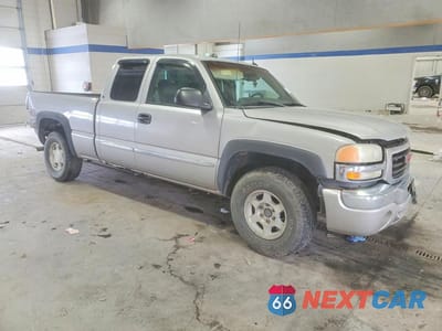 Czwarte zdjęcie samochodu z boku: 2004 GMC NEW SIERRA K1500 VIN:2GTEK19T541253067 - miniatura
