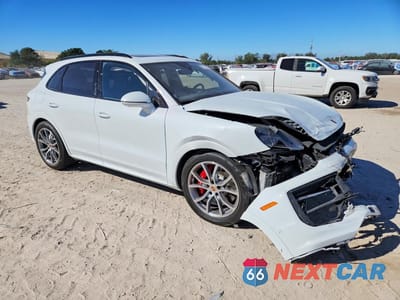 Czwarte zdjęcie samochodu z boku: 2025 PORSCHE CAYENNE S VIN:WP1AL2AY8SDA19367 - miniatura