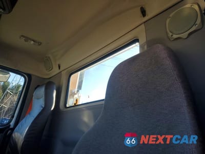 Zdjęcie 6 z 10 samochodu: 2018 VOLVO VNL SEMI TRUCK VIN:4V4N39EH9JN892757 - miniatura