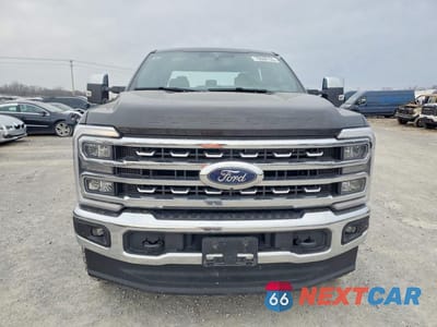 Piąte zdjęcie samochodu w środku: 2025 FORD F350 SUPER DUTY VIN:1FT8W3BM0SED62337 - miniatura