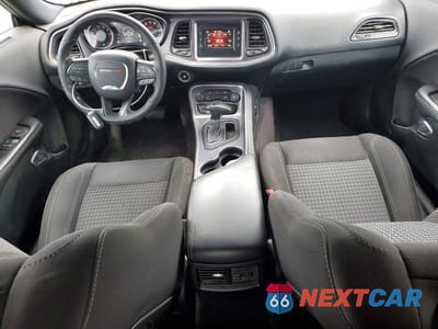Zdjęcie 8 z 12 samochodu: 2017 DODGE CHALLENGER SXT VIN:2C3CDZAG0HH555320 - miniatura