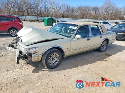 1997 LINCOLN TOWN CAR EXECUTIVE 1LNLM81W1VY681650 - główne zdjęcie licytacji z USA - miniatura