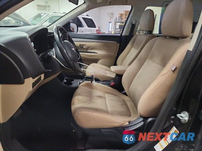 Zdjęcie 7 z 13 samochodu: 2016 MITSUBISHI OUTLANDER SE VIN:JA4AD3A33GZ026062 - miniatura