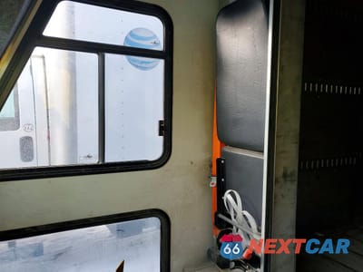 Zdjęcie 6 z 10 samochodu: 2022 FORD TRANSIT CUTAWAY CARGO 3.5L 2WD DRW VIN:1FDDF6P88NKA45709 - miniatura