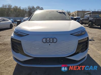 Piąte zdjęcie samochodu w środku: 2025 AUDI Q6 E-TRON PREMIUM VIN:WA112BGF8SA013137 - miniatura