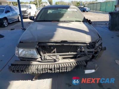 Piąte zdjęcie samochodu w środku: 2004 MERCURY GRAND MARQUIS GS VIN:2MEFM74W54X646842 - miniatura