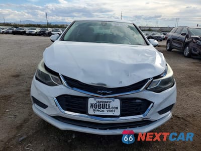 Piąte zdjęcie samochodu w środku: 2018 CHEVROLET CRUZE LT VIN:3G1BH6SE3JS633320 - miniatura