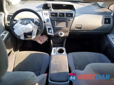 Zdjęcie 8 z 11 samochodu: 2013 TOYOTA PRIUS V VIN:JTDZN3EU5D3262946 - miniatura