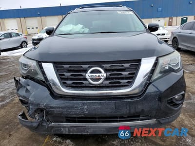 Piąte zdjęcie samochodu w środku: 2018 NISSAN PATHFINDER S VIN:5N1DR2MM3JC602984 - miniatura