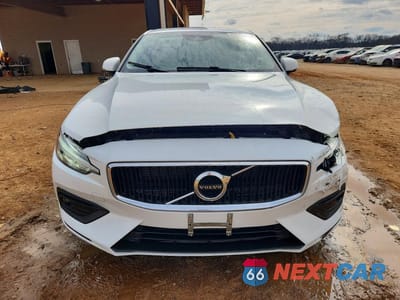 Piąte zdjęcie samochodu w środku: 2021 VOLVO S60 T5 MOMENTUM VIN:7JR102FK9MG096718 - miniatura