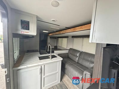 Piąte zdjęcie samochodu w środku: 2021 KEYSTONE BULLET CAMPER VIN:4YDT27326MX432079 - miniatura
