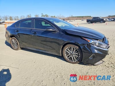 Czwarte zdjęcie samochodu z boku: 2024 KIA FORTE GT LINE VIN:3KPF54AD5RE815867 - miniatura