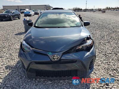 Piąte zdjęcie samochodu w środku: 2018 TOYOTA COROLLA SE VIN:5YFBURHE6JP826442 - miniatura