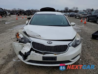 Piąte zdjęcie samochodu w środku: 2016 KIA FORTE LX VIN:KNAFX4A62G5535910 - miniatura