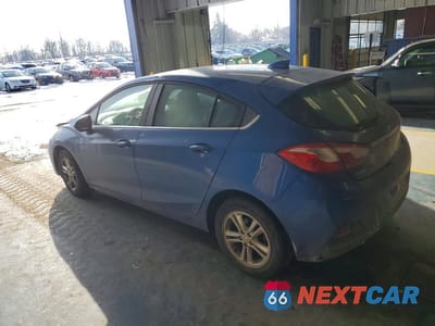 Drugie zdjęcie samochodu z przodu: 2018 CHEVROLET CRUZE LT VIN:3G1BE6SM9JS514445 - miniatura