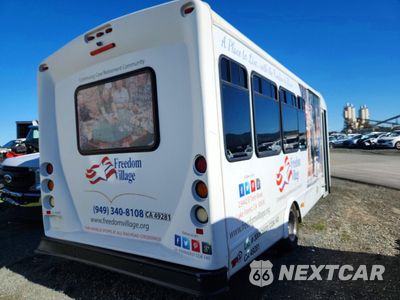 Czwarte zdjęcie samochodu z boku: 2013 FORD E450 SHUTTLE BUS VIN:1FDFE4FS5DDB16221 - miniatura