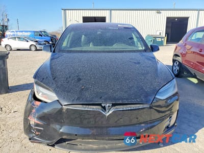 Piąte zdjęcie samochodu w środku: 2016 TESLA MODEL X VIN:5YJXCAE27GF016861 - miniatura