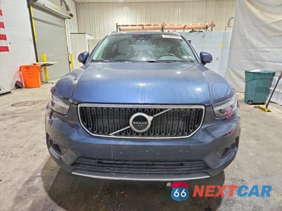 Piąte zdjęcie samochodu w środku: 2021 VOLVO XC40 T5 MOMENTUM VIN:YV4162UK5M2522530 - miniatura