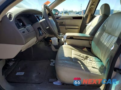 Zdjęcie 7 z 13 samochodu: 2005 LINCOLN TOWN CAR SIGNATURE VIN:1LNHM81W45Y642475 - miniatura