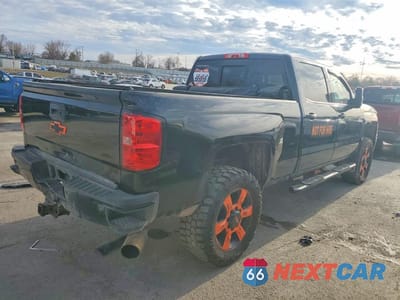Trzecie zdjęcie samochodu z tyłu: 2017 CHEVROLET SILVERADO K2500 HEAVY DUTY LTZ VIN:1GC1KWEY5HF163638 - miniatura
