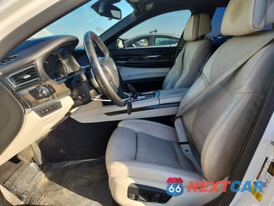 Zdjęcie 7 z 12 samochodu: 2015 BMW 750 LI VIN:WBAYE8C59FD781903 - miniatura