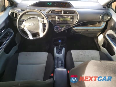 Zdjęcie 8 z 12 samochodu: 2013 TOYOTA PRIUS C VIN:JTDKDTB30D1550823 - miniatura