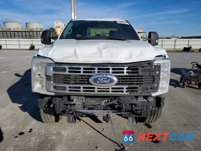 Piąte zdjęcie samochodu w środku: 2025 FORD F350 SUPER DUTY VIN:1FT8X3BN3SED82233 - miniatura