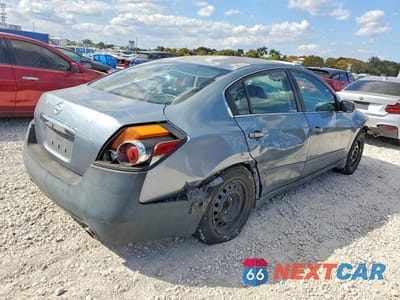 Trzecie zdjęcie samochodu z tyłu: 2010 NISSAN ALTIMA BASE VIN:1N4AL2AP4AN532946 - miniatura