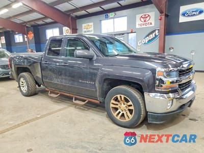 Czwarte zdjęcie samochodu z boku: 2016 CHEVROLET SILVERADO K1500 LT VIN:1GCVKREC8GZ122859 - miniatura