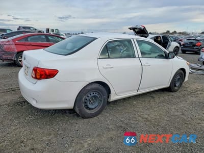 Trzecie zdjęcie samochodu z tyłu: 2010 TOYOTA COROLLA BASE VIN:1NXBU4EE3AZ331217 - miniatura