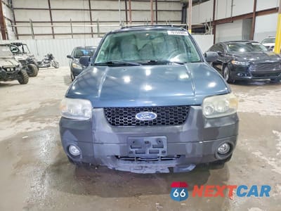 Piąte zdjęcie samochodu w środku: 2005 FORD ESCAPE XLT VIN:1FMYU931X5KB76710 - miniatura