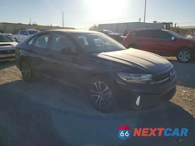 Czwarte zdjęcie samochodu z boku: 2024 VOLKSWAGEN JETTA SPORT VIN:3VWBM7BU5RM066945 - miniatura