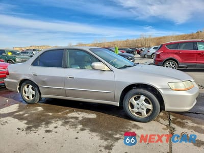 Czwarte zdjęcie samochodu z boku: 1999 HONDA ACCORD EX VIN:JHMCG5553XC056791 - miniatura