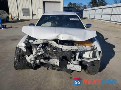 Piąte zdjęcie samochodu w środku: 2019 CHRYSLER 300 LIMITED VIN:2C3CCAKG1KH528797 - miniatura