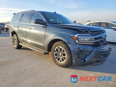 Czwarte zdjęcie samochodu z boku: 2024 FORD EXPEDITION XLT VIN:1FMJU1J8XREB06163 - miniatura