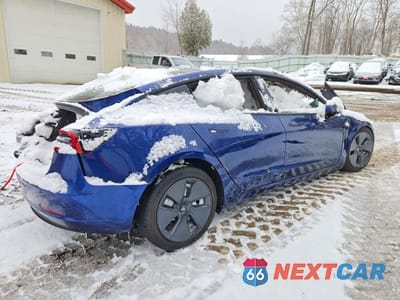 Trzecie zdjęcie samochodu z tyłu: 2022 TESLA MODEL 3 VIN:5YJ3E1EB5NF182401 - miniatura