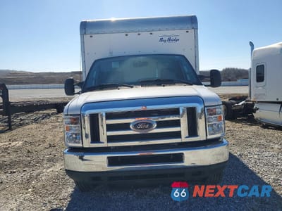 Piąte zdjęcie samochodu w środku: 2017 FORD E350 SUPER DUTY BOX TRUCK VIN:1FDWE3F65HDC67210 - miniatura
