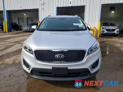 Piąte zdjęcie samochodu w środku: 2016 KIA SORENTO LX VIN:5XYPG4A35GG095525 - miniatura
