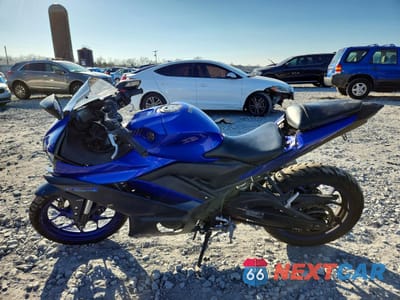 Trzecie zdjęcie samochodu z tyłu: 2022 YAMAHA YZFR3 A VIN:MH3RH18Y8NK008506 - miniatura
