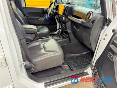 Piąte zdjęcie samochodu w środku: 2015 JEEP WRANGLER UNLIMITED SPORT VIN:1C4BJWDG4FL774579 - miniatura