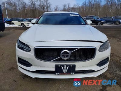 Piąte zdjęcie samochodu w środku: 2018 VOLVO S90 T6 MOMENTUM VIN:LVY992MK6JP033669 - miniatura