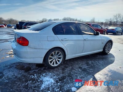 Trzecie zdjęcie samochodu z tyłu: 2011 BMW 328 XI SULEV VIN:WBAPK5C56BA657070 - miniatura